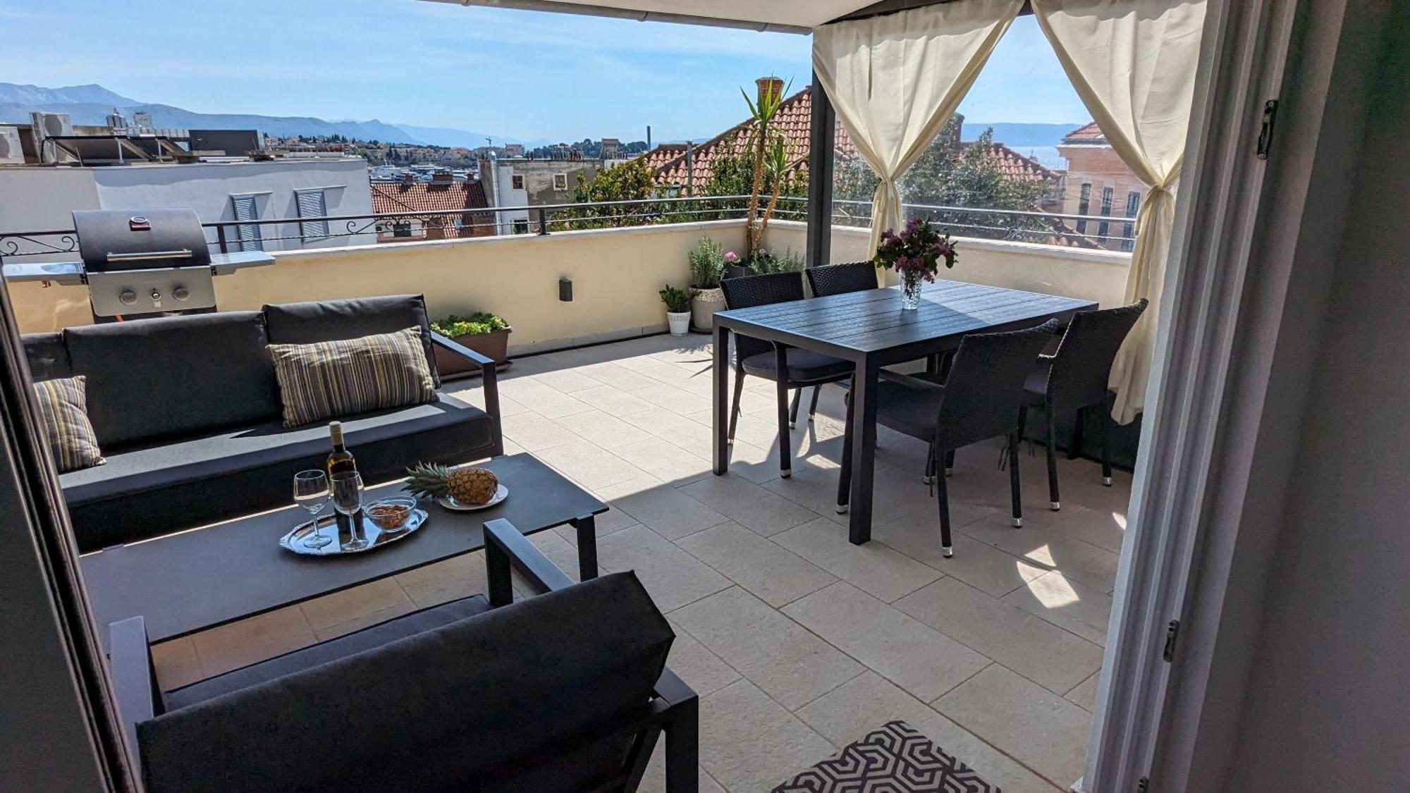 Prime Location Penthouse Apt With A Large Terrace Split Extérieur photo