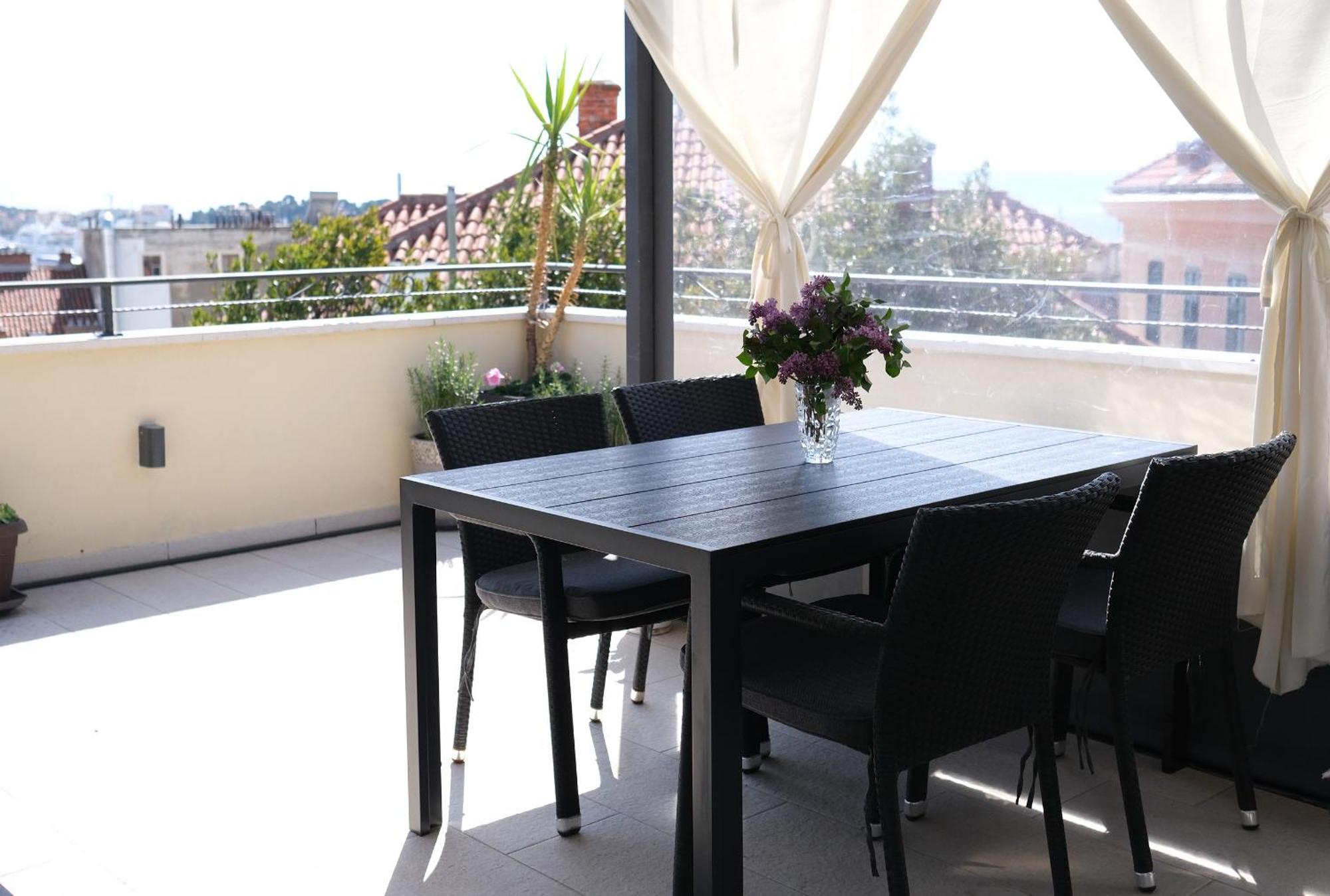 Prime Location Penthouse Apt With A Large Terrace Split Extérieur photo