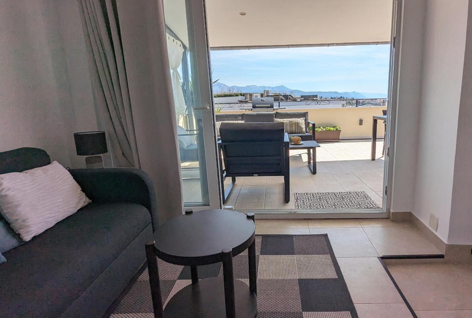 Prime Location Penthouse Apt With A Large Terrace Split Extérieur photo