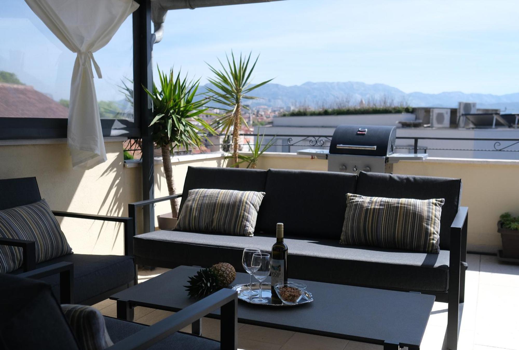 Prime Location Penthouse Apt With A Large Terrace Split Extérieur photo