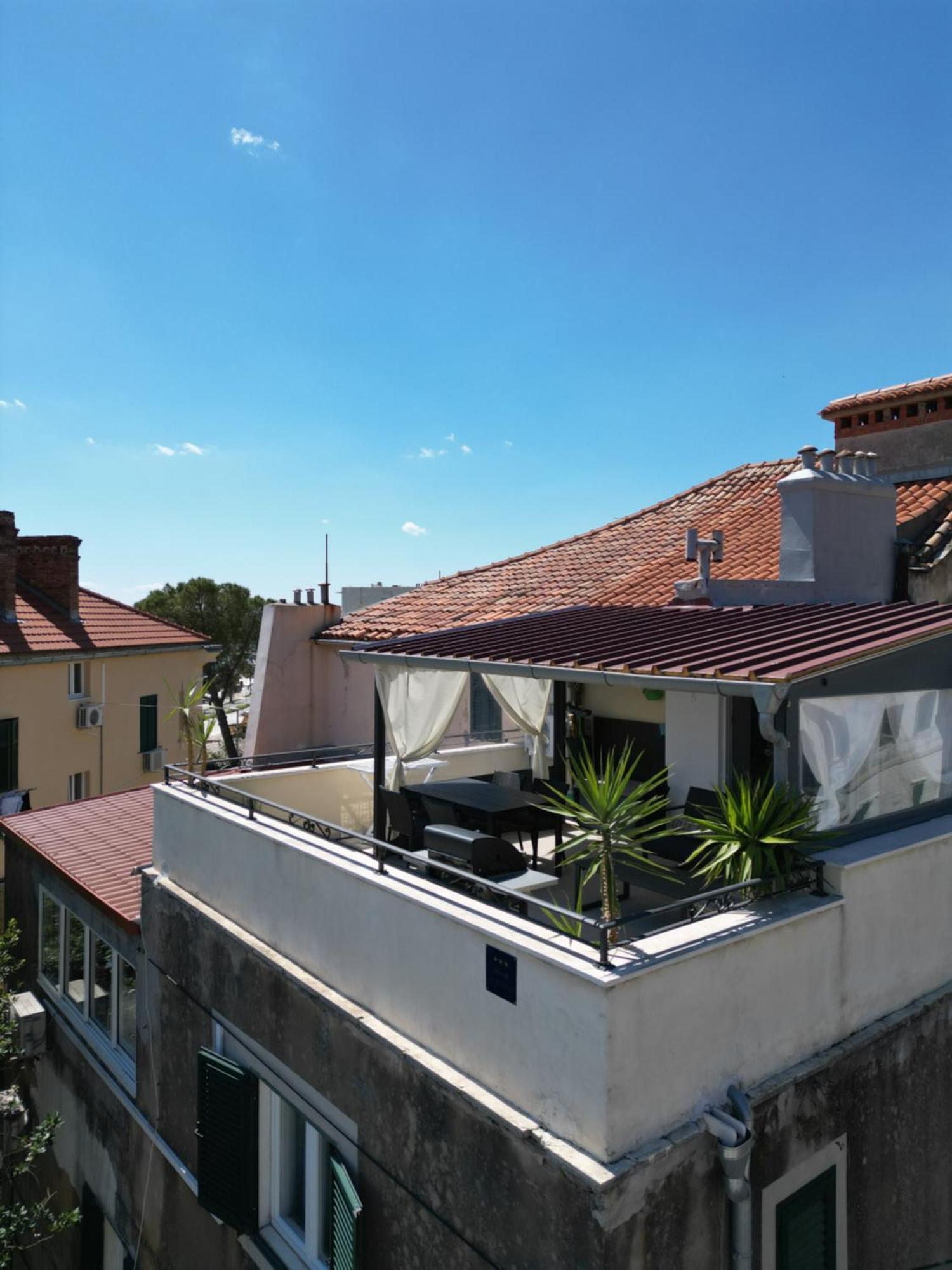 Prime Location Penthouse Apt With A Large Terrace Split Extérieur photo